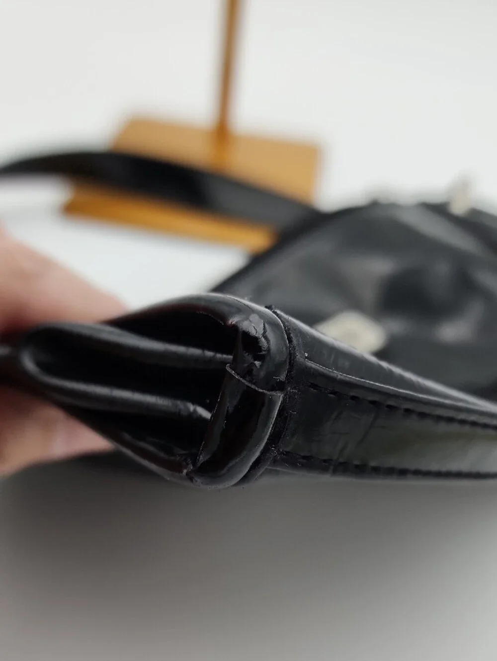 Kenneth Cole Reaction sleek patent
